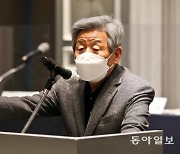 유인태 "윤석열에 완패해 쫓겨난 秋, 尹에 빛 쏴주려 나왔나"