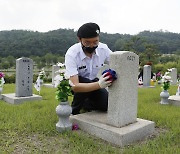 [Photo] Remembering fallen veterans