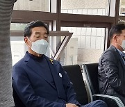 윤화섭 안산시장, '정치자금법 위반' 벌금 150만원 선고 받아..당선무효 위기