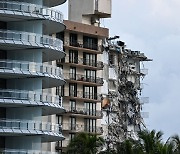 [포토] 미 플로리다서 아파트 붕괴.. 10여명 사상