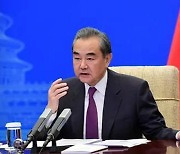 중국 외교장관, 주중 외교사절에 "공산당 없으면 신중국 없어"