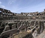 ITALY MONUMENT COLOSSEUM