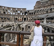 ITALY MONUMENT COLOSSEUM