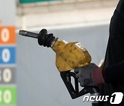 전국 휘발유값 8주 연속 상승..매주 10원 이상 오른다