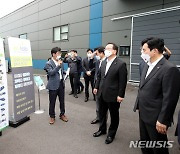 김부겸 총리, 제주 전기차배터리산업화센터 방문