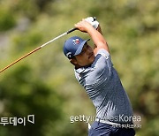 '이글 2개' 이경훈, 트래블러스 챔피언십 2R 공동 4위 도약