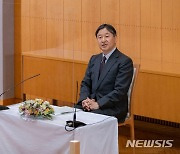日장관 "일왕, 올림픽 개최 우려" 발언 후폭풍..스가 "개인의견"