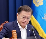 '투기 의혹' 靑 반부패비서관 사의..文대통령, 즉각 수용