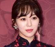 공개 열애 권민아, '양다리 의혹'에 법적 대응 예고