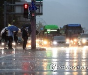 "내일 출근길 소나기 주의"..서울 경기 일부 지역 호우주의보 발효