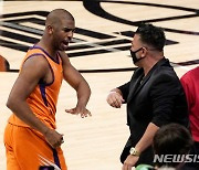 NBA 피닉스, 클리퍼스 제압..28년만의 파이널까지 1승