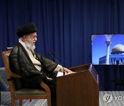 "바이든 행정부, 이란 최고지도자 제재 해제 검토"