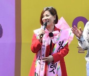 [ST포토] 아웃렛 쇼케이스 참석한 한혜진, '내가 선물!'