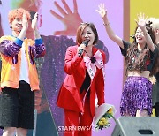 한혜진 '아웃렛 데뷔 축하해~'[★포토]