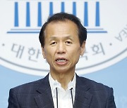 '교육사회책임제' 제안 기자회견하는 최문순 강원도지사