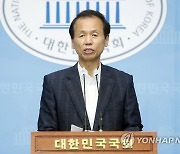 '교육사회책임제' 제안 기자회견하는 최문순 강원도지사