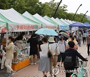 북적이는 '올림픽공원 농산물 직거래장터'