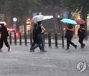 주말 끝 알리는 소나기