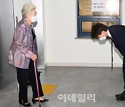 [포토]상임고문단 간담회, '허리숙여 인사하는 이준석 대표'