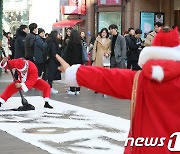 서예가 김동욱씨 길이 1000m 광목천에 붓으로 美독립선언문 쓴다