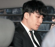 '버닝썬' 논란 중 입대..승리 같은 '수사 중 입대 런' 막는다