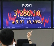 Stocks hit new high despite central bank rate comments