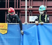 [경제기사 이렇게 읽어요] 정부가 근로자 임금 정한다고?..적정임금제, 과도한 개입 논란