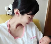 조민아 출산 6일차..숨길수 없는 '엄마미소'