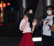 [T포토] 연희 '뒤돌아서 인사~'