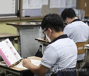 수능 준비하는 고3 학생들