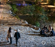 당국 "새 거리두기·예방접종 관계없이 마스크 꼭 써주세요"