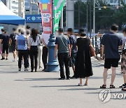 젊은층 감염 확산, 지난주 20대 최다.."식당-유흥시설서 전파 많아"