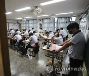 [르포] 부산 고교 전면 등교 첫날..교실마다 오랜만에 활기