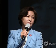 추미애 "尹, 검찰인사 의견 묻자 '내 식구 까라는거냐' 하더라"(종합)