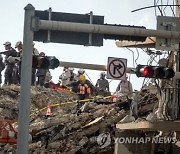 epaselect USA FLORIDA BUILDING COLLAPSED AFTERMATH