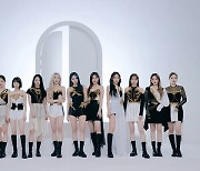 이달의 소녀, 신보 '&' 아이튠즈 앨범 차트 31개 지역 1위