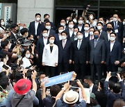 검증대 올라선 '야권 지지율 1위'..국민의힘과 밀당 본격화