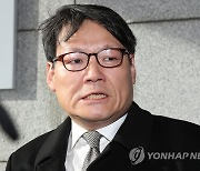 검찰, '김학의 불법출금' 주도 혐의 이광철 청와대 비서관 기소