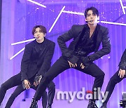 [MD포토] SF9 유태양 주호 로운 '파워 넘치는 댄스'