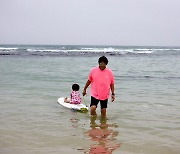 류수영, 4살 딸과 럭셔리 서핑 여유..♥박하선 "내 사진도 내놓으셈"