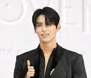 [TD포토] SF9 휘영 '턴 오버 엄지척!'