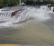 오늘 전국에 장맛비.. 남부지방 150mm 더 쏟아진다