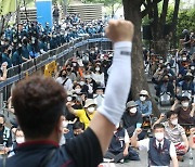 경찰, 불법집회 주도 민노총 위원장 조사.."5차례 방역위반"