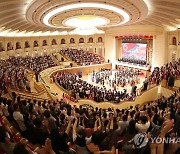 북한 국무위원회연주단 공연 연일 진행