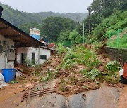 경남·부산 폭우 '잠기고 고립되고'..산사태·침수피해 잇따라(종합2보)