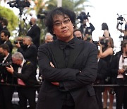 Bong Joon-ho returns to Cannes, makes opening remarks in Korean