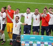 톰 크루즈에 애드 시런까지..스타들의 잉글랜드 축구 응원