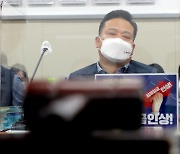 [속보]최저임금위 사용자위원 9명 집단퇴장.."9160원 인상안 과도"