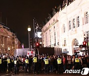 훌리건 충돌로 경찰관 19명 부상..유로 2020 '몸살'(상보)