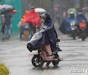 中 베이징에 올해 최악의 폭우..항공편 수백 편 결항